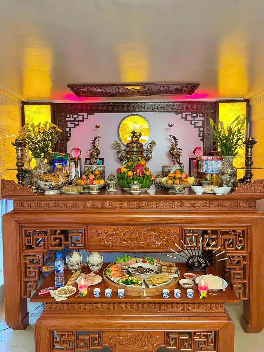 bộ bàn án gian