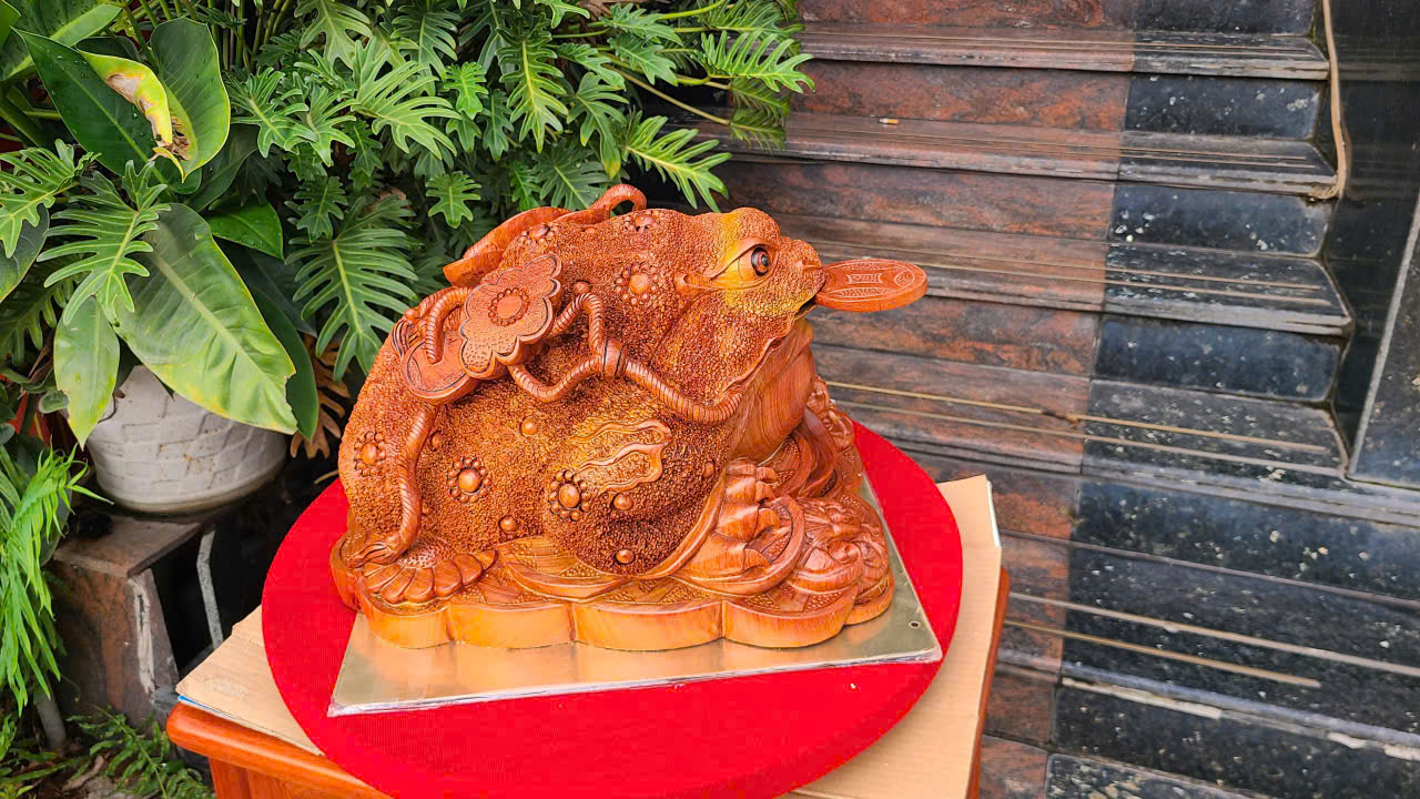 tượng cóc ngậm tiền gỗ hương đá nguyên khối
