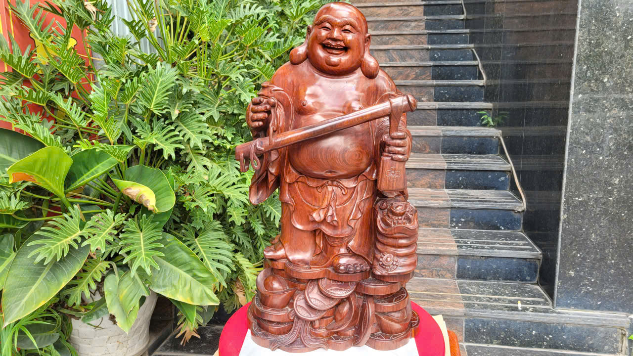 tượng di lặc cầm cân- biểu tượng công bằng và hanh phúc 