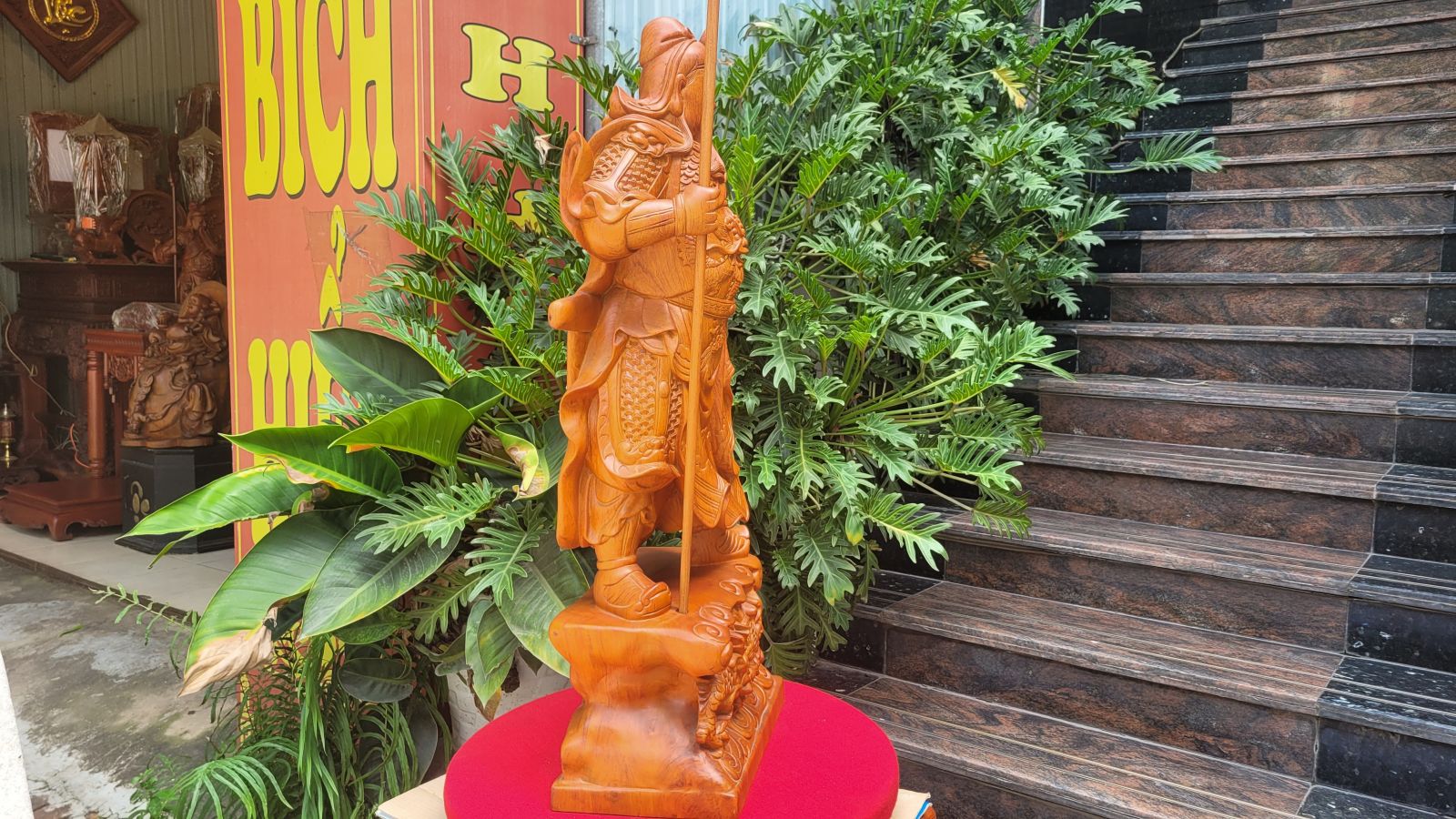 tượng quan công gỗ hương đá trạm khăc thủ công tinh xảo