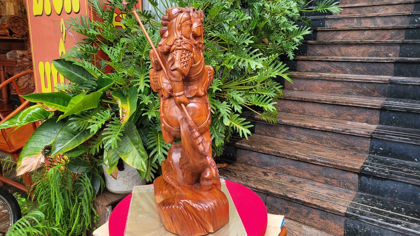 tượng quan công cưỡi ngựa gỗ hương ta liền nguyên khối
