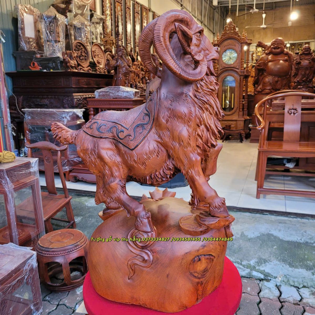 nghệ thuật trạm khắc tượng dê gỗ hương đá