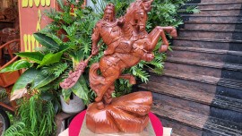 Bí ẩn tượng quan công cưỡi ngựa gỗ hương ta nguyên khối