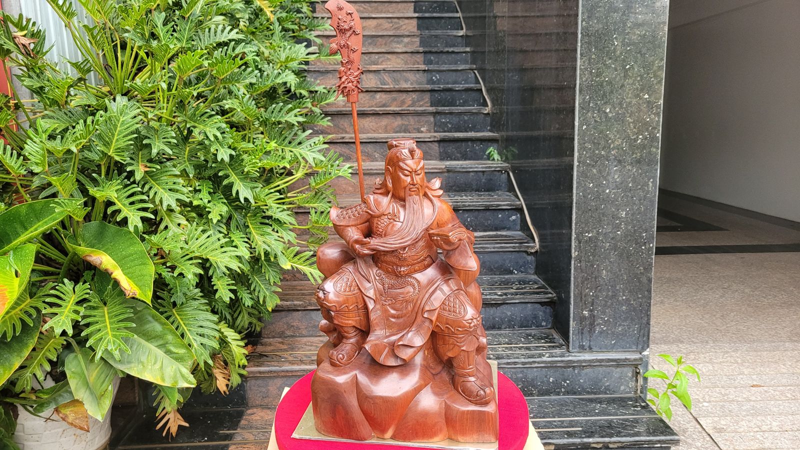 quan công gỗ hương ta