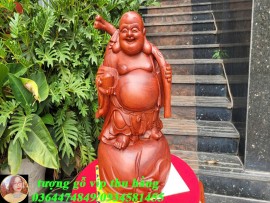 Khám phá Tượng Di Lặc Đứng Gỗ Hương Đá – Tác Phẩm Phong Thủy Tuyệt Mỹ