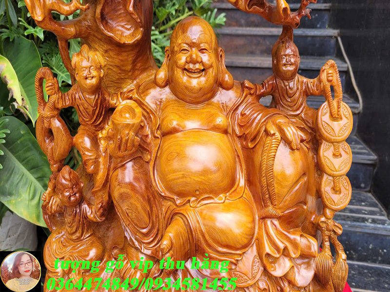 di lặc tam phúc ngồi gốc tùng gỗ hương ta