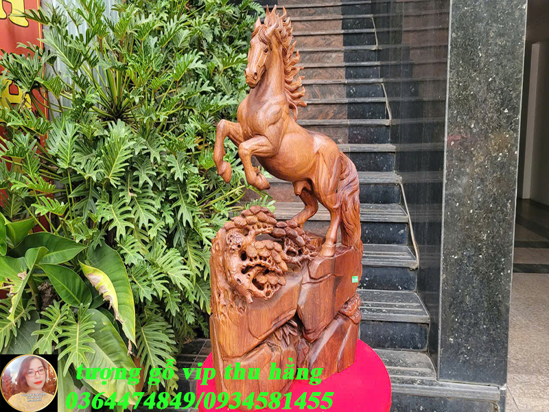 đường nết trạm khắc tinh xảo,uyển chuyển mềm mại 